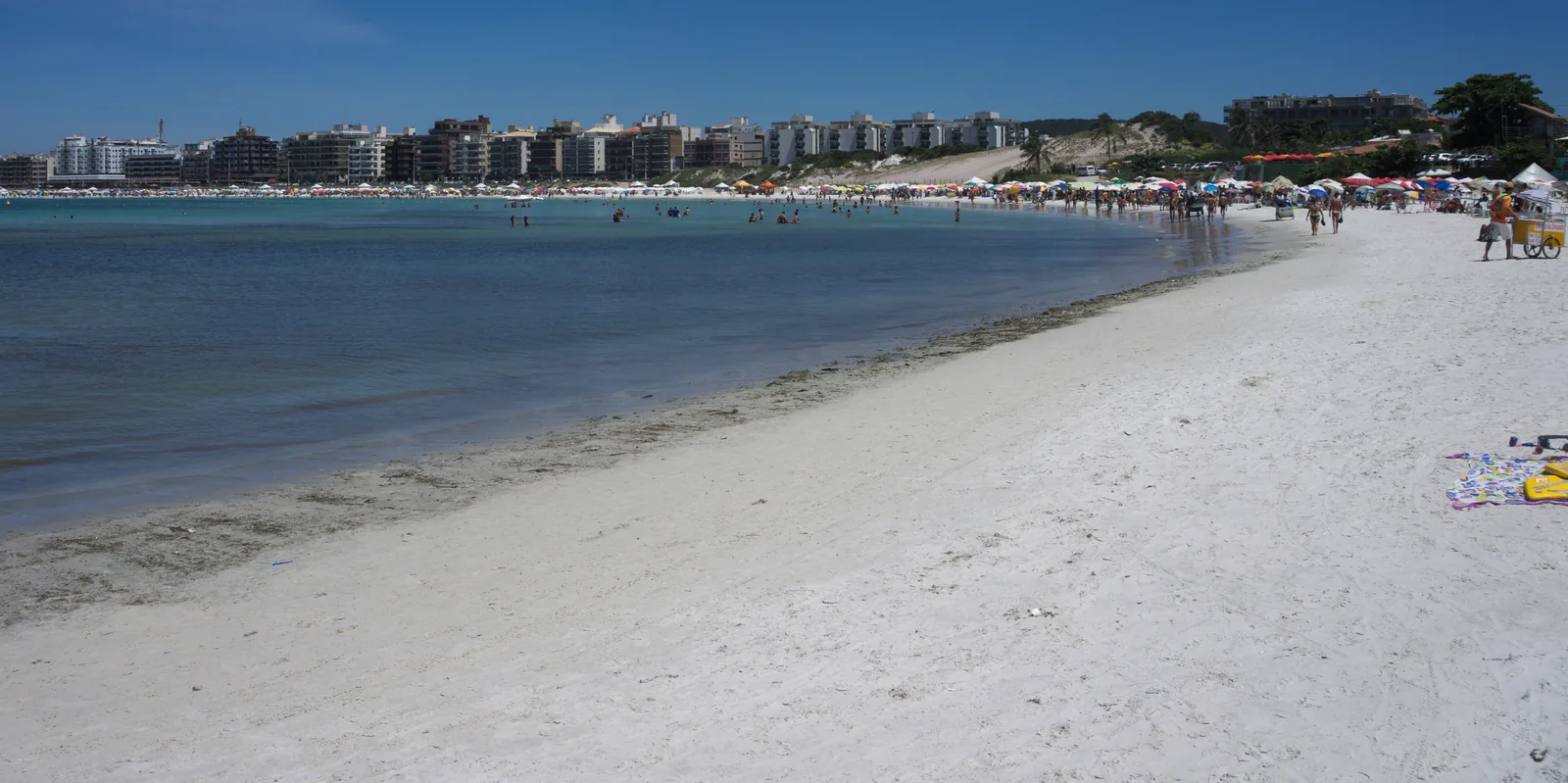 Praia do Forte em Cabo Frio RJ vista da orla